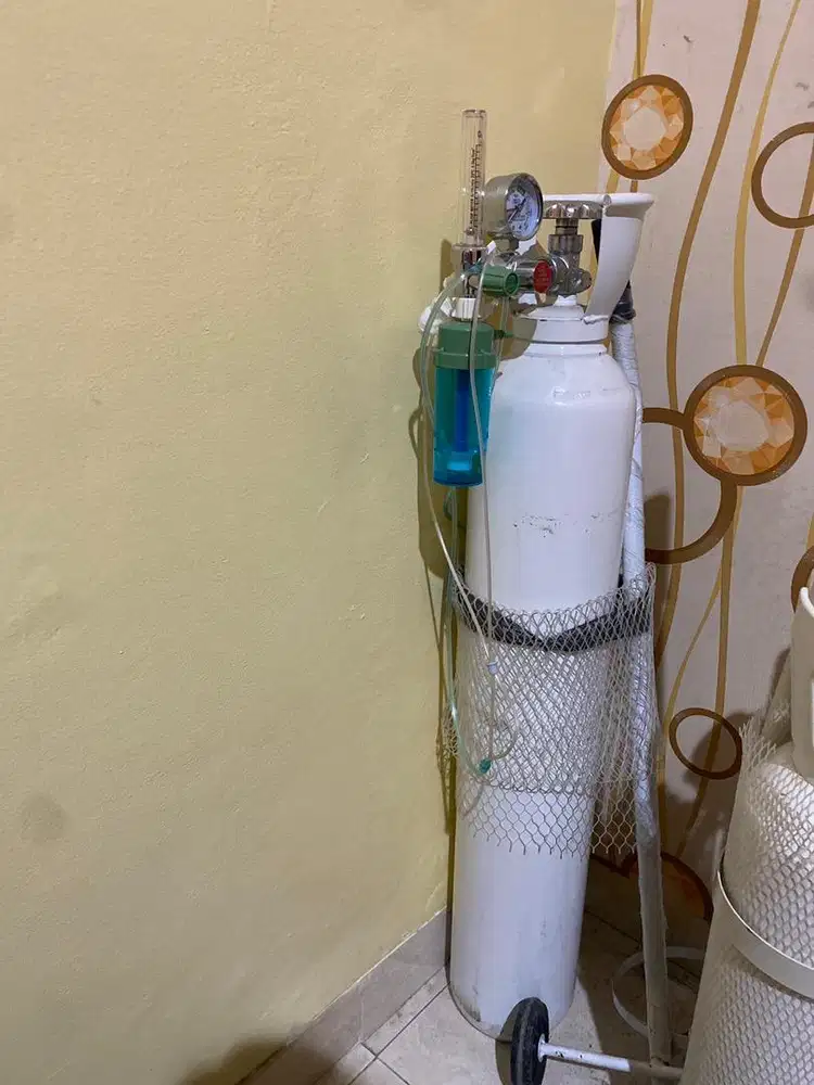 Tabung oksigen ukuran sedang