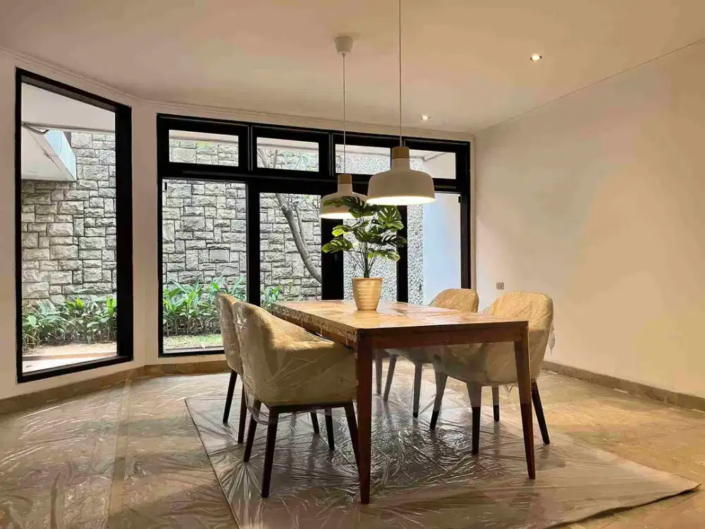Rumah Luas Furnished mewah disewakan / Dijual  DI PARANGTRITIS Ancol Barat