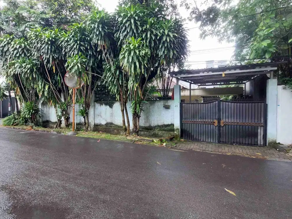 Dijual Rumah Lama Asri & Strategis Dekat Sta. MRT Cipete Raya