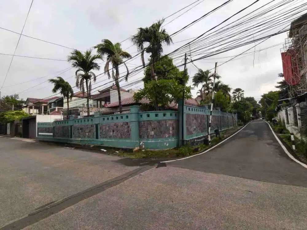 Dijual Rumah Lama Hoek & Asri Dekat Sta. MRT Cipete Raya