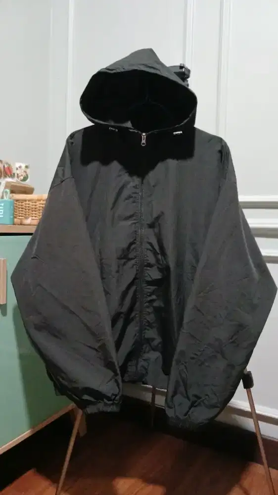 Jaket running bahan taslan tebal