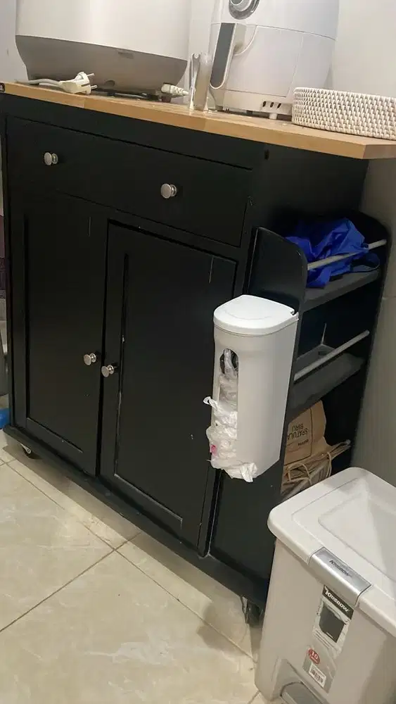 Lemari dapur Informa