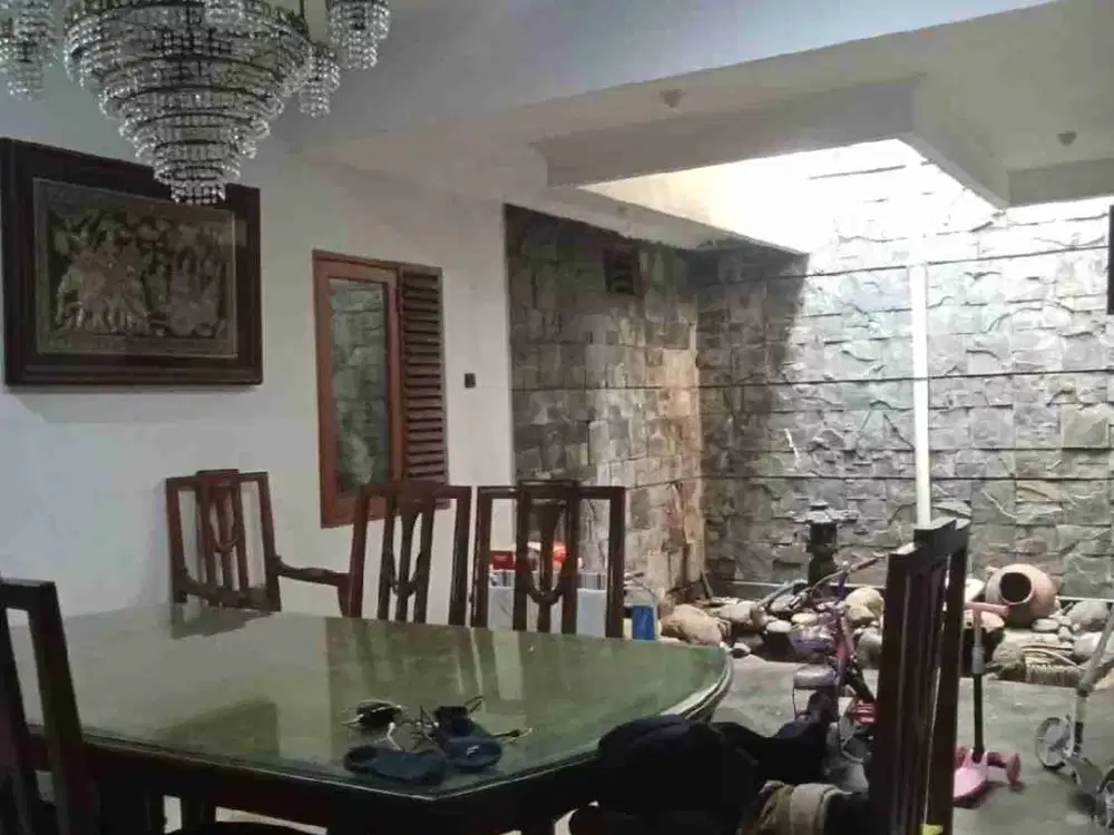 Rumah Luas Tanah 368 m² di Sektor 2 Bintaro