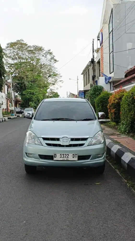 Toyota kijang Innova v mt 2005 silver
