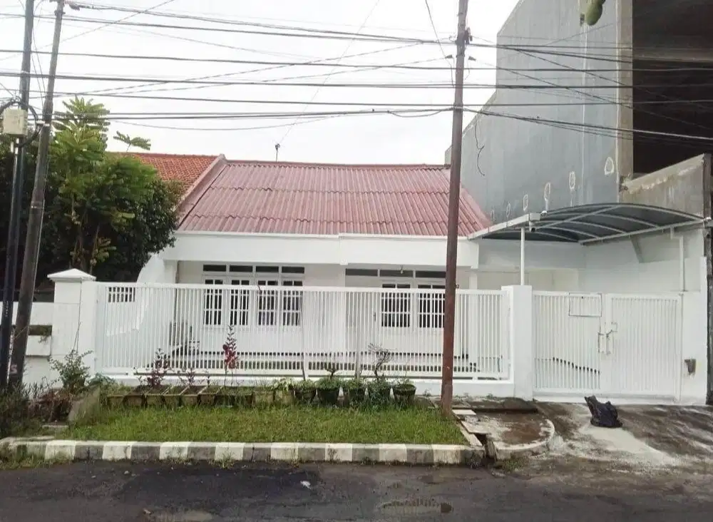 TUrun Harga 300juta ! Rumah Siap Huni Darmo Permai Selatan - sdh RENOV