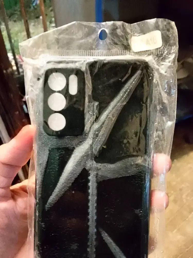 Casing hape warna hitam