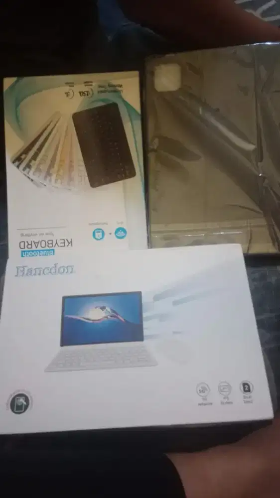 Dijual tablet lengkap ada mouse dan keyboard nya dan dus