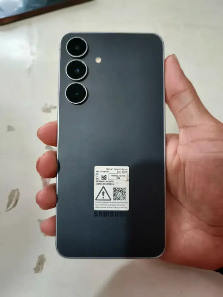 Menjual hp Samsung s25 fe