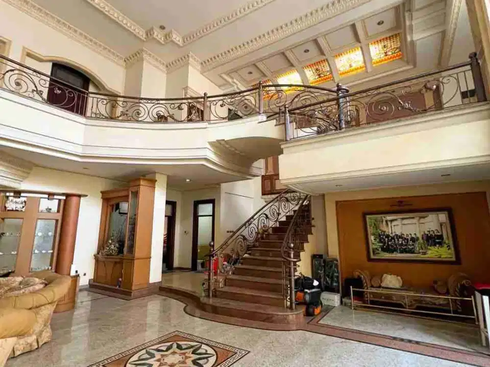 DIJUAL RUMAH CLASSIC MEWAH BINTANG DIPONGGO SEMI FURNISH