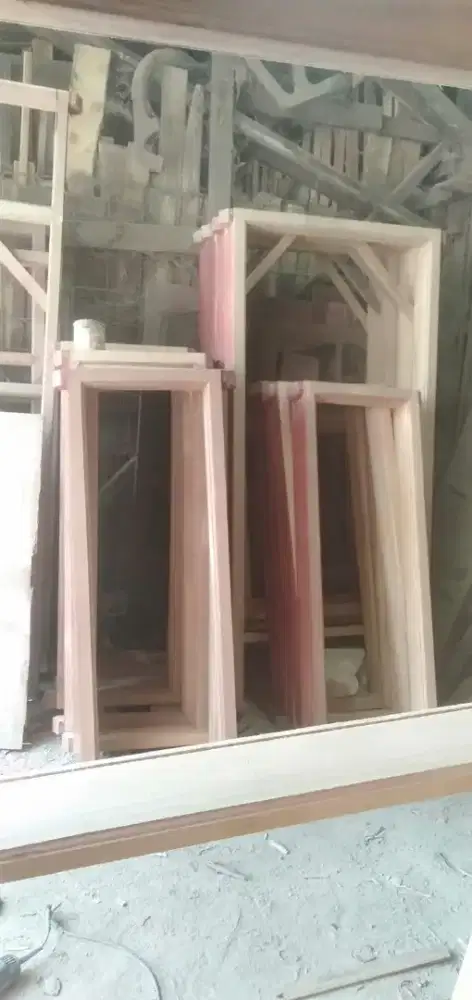 Jual beli kayu bekas dan menerima pemesanan kusen pintu jendela