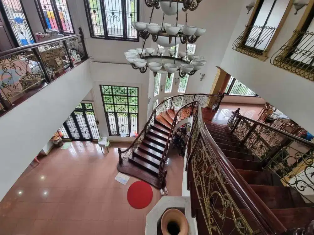 Sewa Villa Mewah di Jalan Besar Juanda Polonia