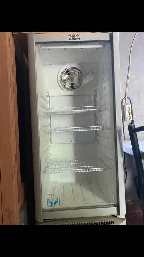 SHOWCASE GEA MINIMALIS JUAL MURAH