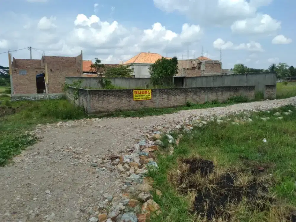 Dijual Tanah uk. 15.5 x 13 mtr
Sdh pondasi dan pagar keliling