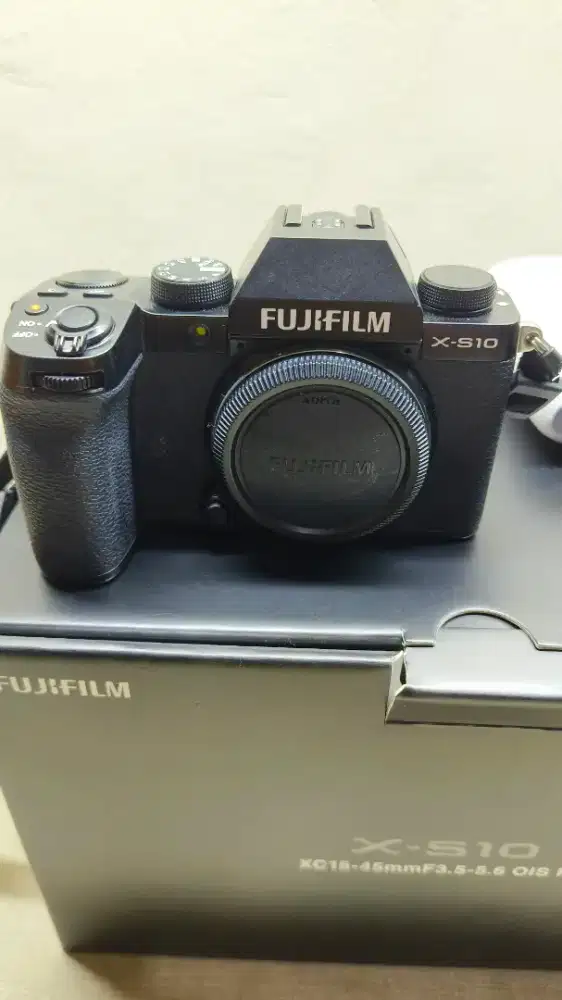 Camera / kamera Fujifilm X-S 10 + Lensa XC15-45mm