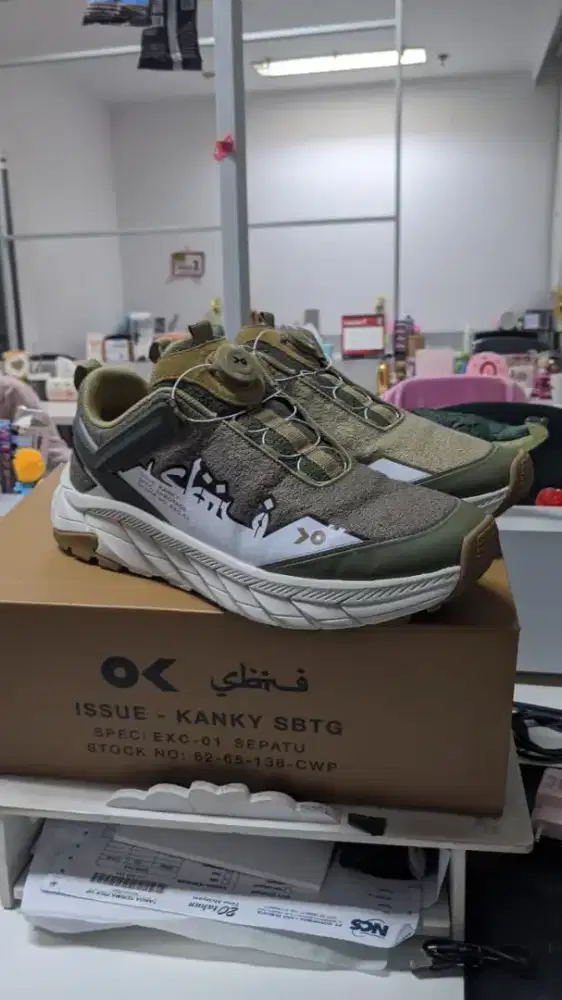 Sepatu Kanky x SBTG size 44 . Baru 1x. Kekecilan