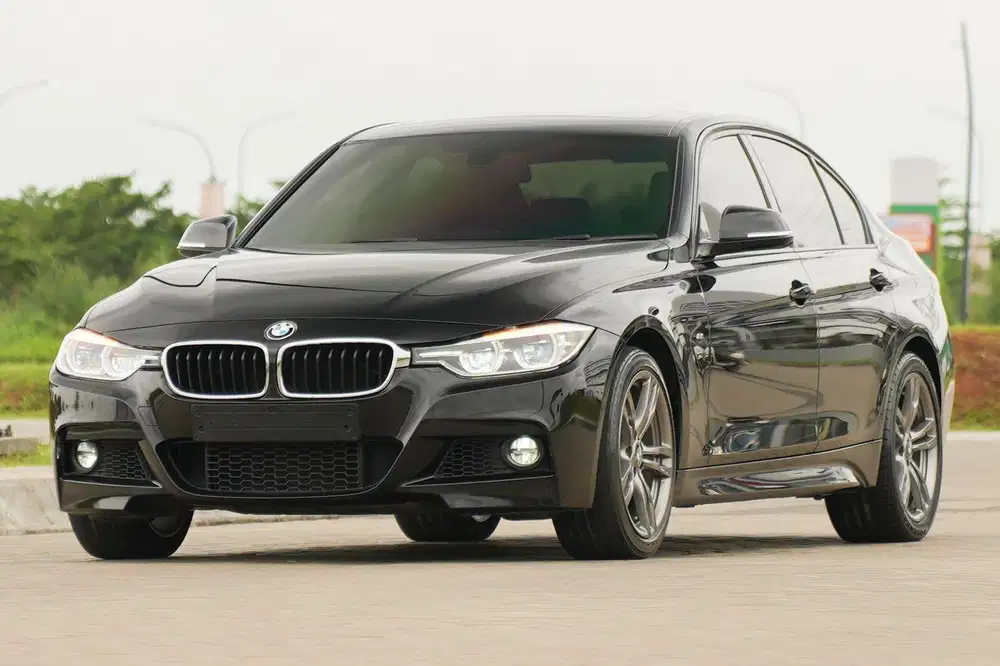 #Black Panther! BMW 330i Sport Facelift LCI 2018 Black 252HP Std