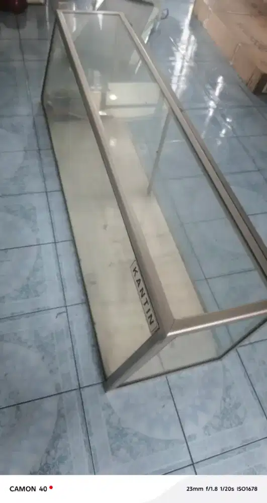 Di jual etalase buat jualan