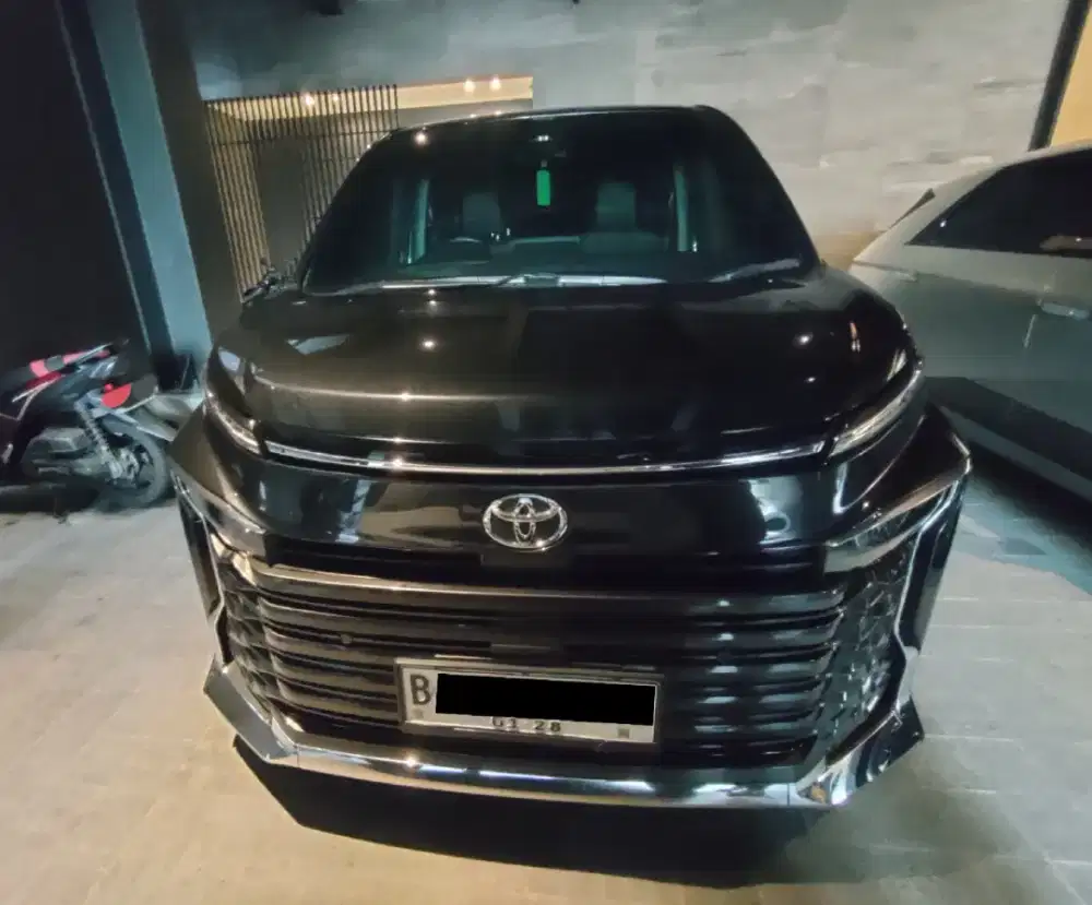 Dijual Toyota Voxy 2.0 Hitam 2022 CBU