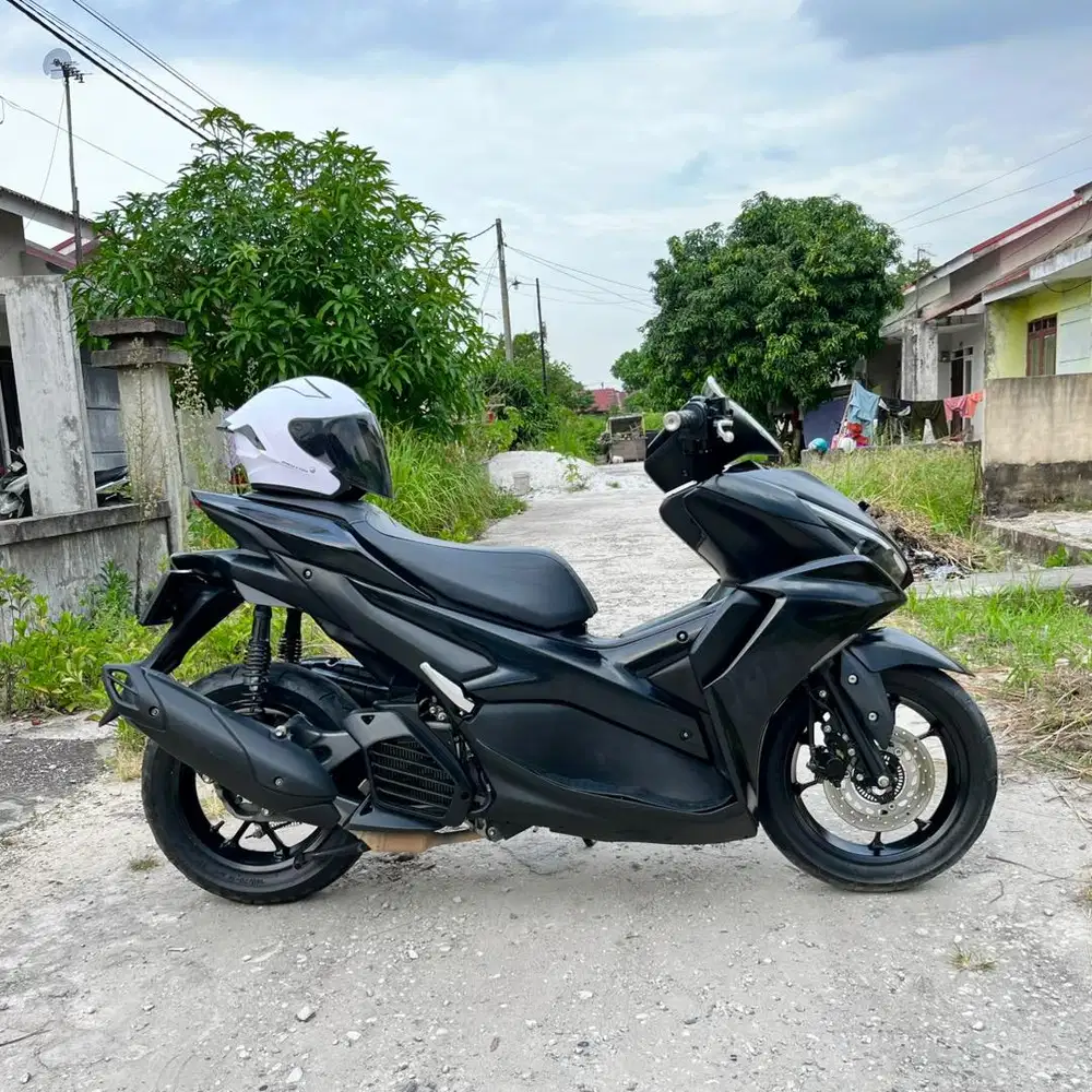 yamaha aerox black