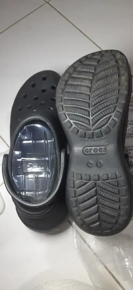 CROCS LIKE NEW. BARU 1X PAKAI. FREE ONGKIR