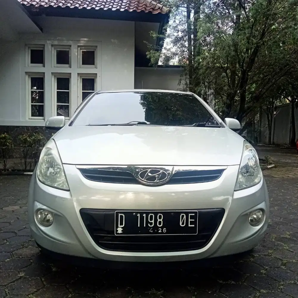 Hyundai i20 SG 2011 (sunroof), manual, mulus seperti baru