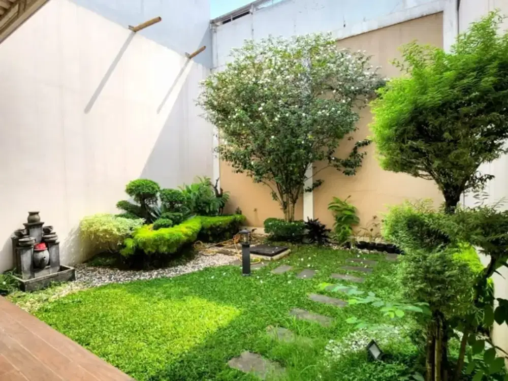 Rumah 2 Lantai 4+1 Kamar Hadap Selatan Semi Furnish di Goldfinch