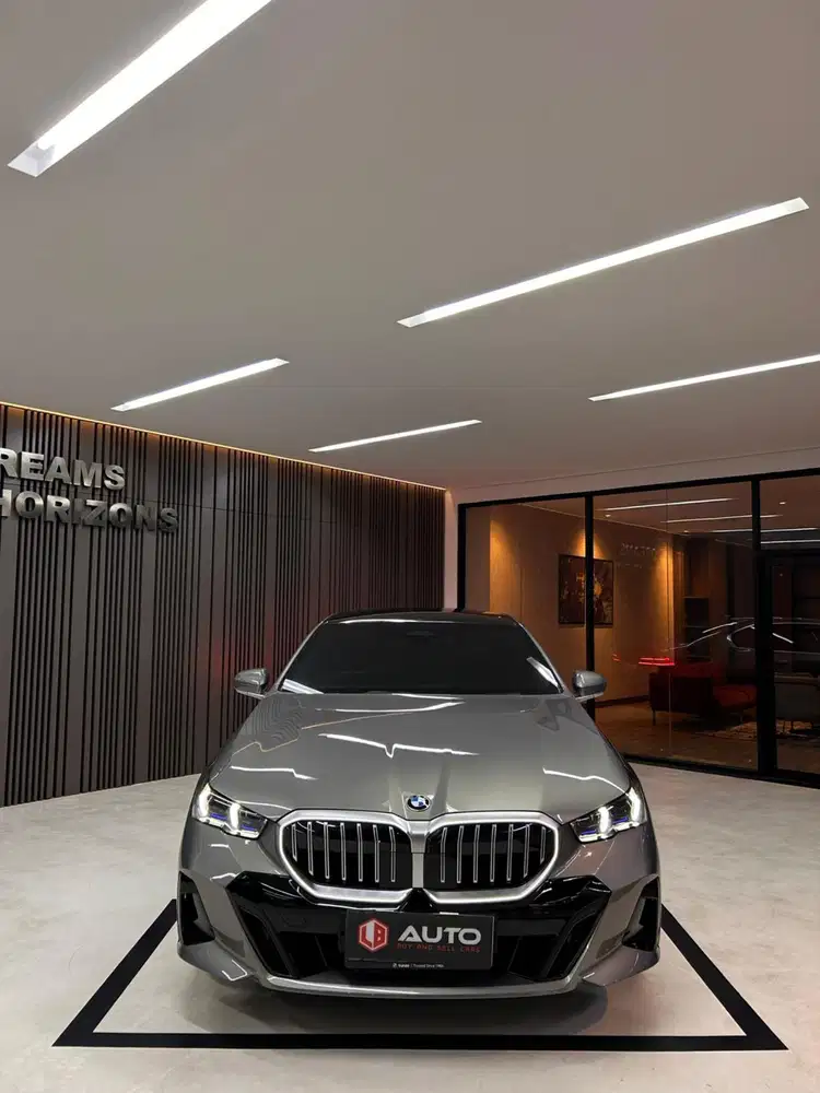 BMW 520i M-Sport 2025 New Model Abu2 Met B4LBA Km5rb Nik 2024