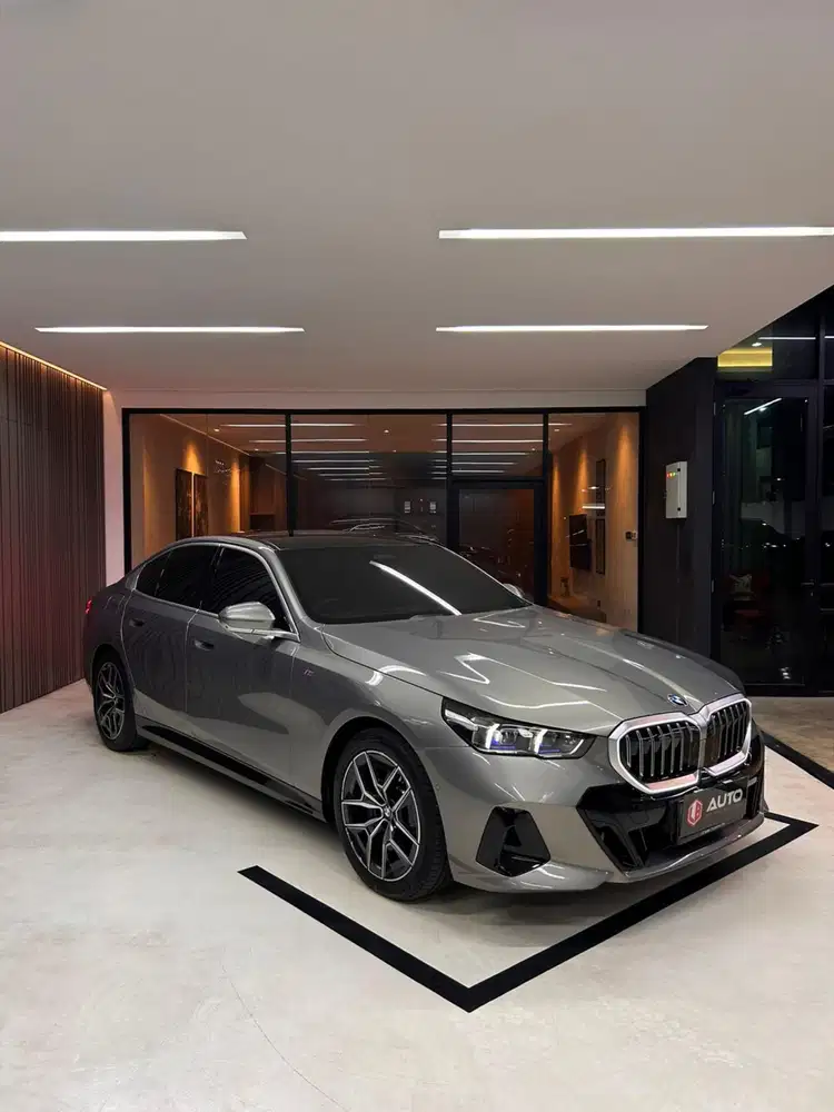 BMW 520i M-Sport 2025 New Model Abu2 Met B4LBA Km5rb Nik 2024