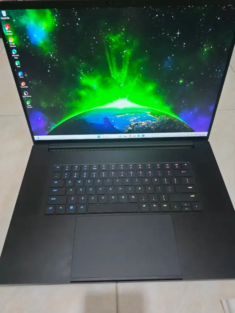 Laptop Razer Blade 18 inch i9 13950HX RTX 4090 (BACA KETERANGAN)