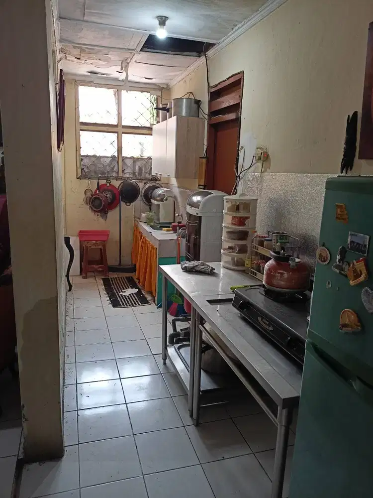 Jual rumah lama strategis di Cipinang