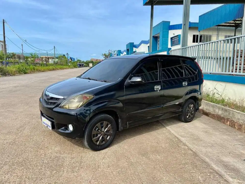 DAIHATSU XENIA MT 2011