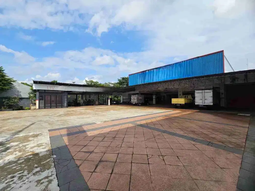 Dijual Gudang & gedung kantor siap pakai
Lebak bulus, Perbatasan Jaksel

Luas tanah: 6.800m
Luas bangunan: 2500m

Terdiri dari 2 gedung
1 gedung bengkel 
2 lantai
Toilet 5

1 gedung kantor
4 lantai 
Ada lift
Setiap lantai ada toilet & pantry
Toilet: 7

Gu