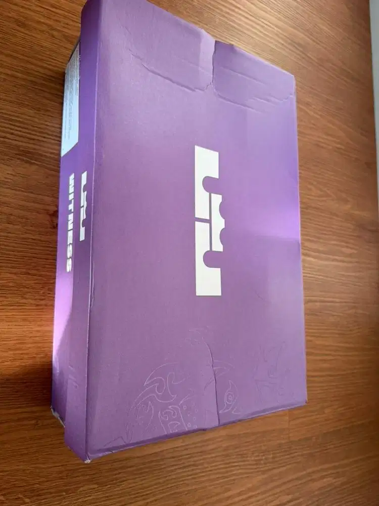 Nike Lebron Witness 8 EP University Gold