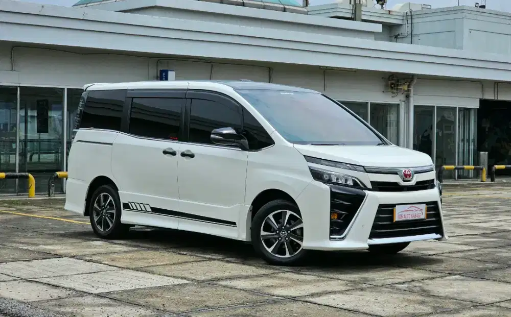 [Km 51rb] Toyota Voxy 2.0 Nik 2017