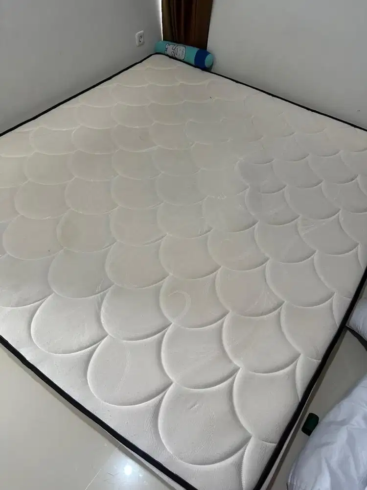 Dijual kasur bekas murah merk the erland white diamond ukuran 180x200