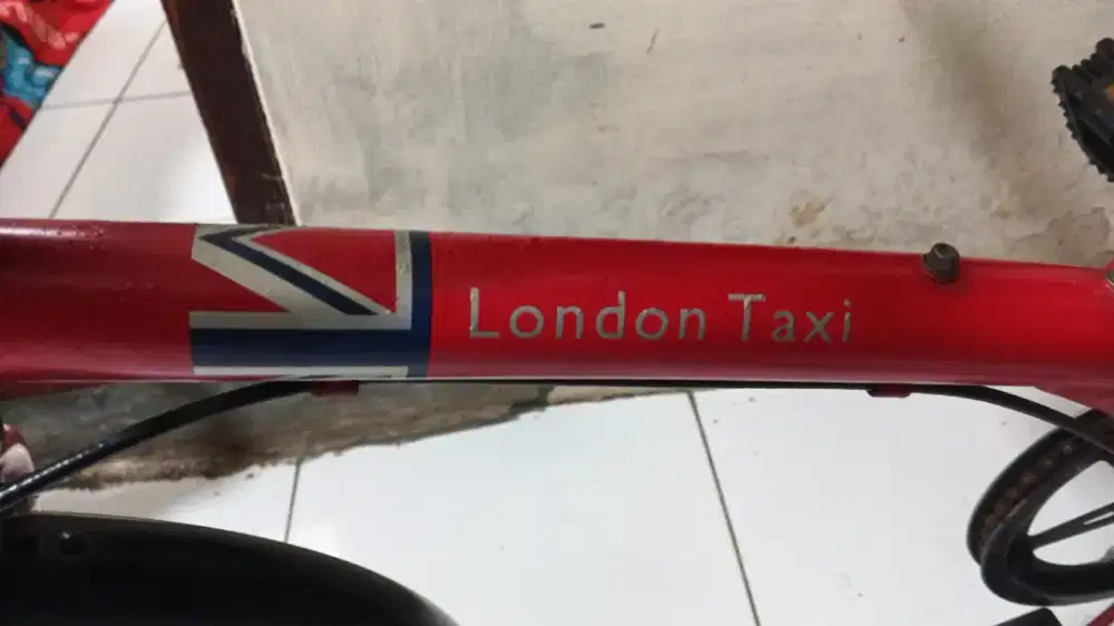 Di jual sepeda London Taxi Folding Bike 206S - Warna merah/red
