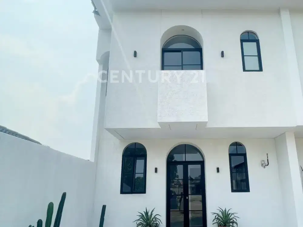 RUMAH TOWNHOUSE DESAIN SPANISH DI CILANGKAP JAKARTA TIMUR
