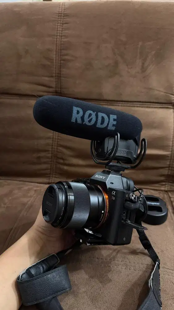 Sony A7ii & Lensa Sony FE 2/28 & Mic Rode