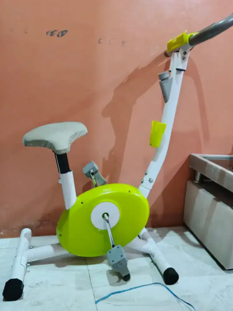 SEPEDA STATIS SPEEDS LIKE NEW