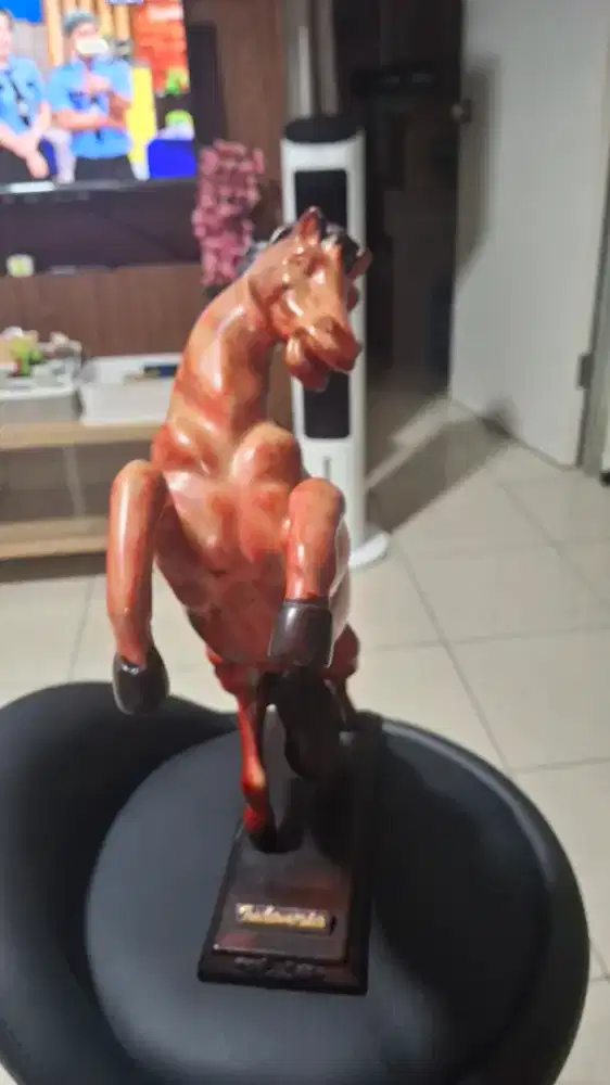 Pajangan patung kuda umuran besar