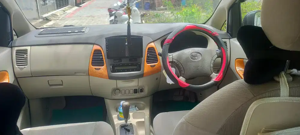 Toyota Kijang Innova 2010 Bensin