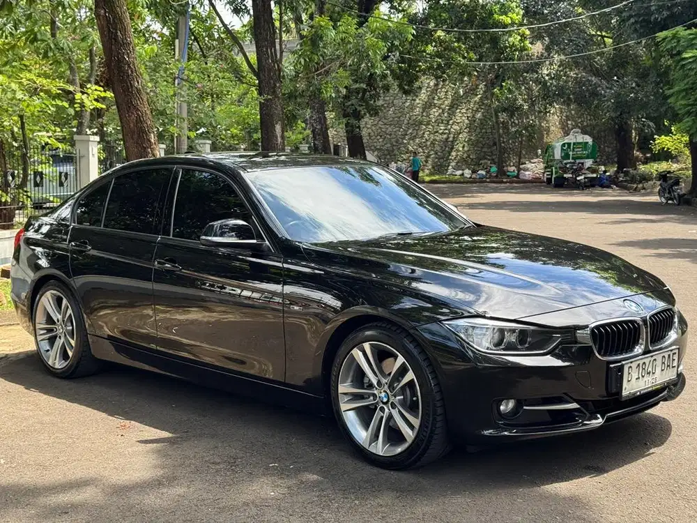 BMW F30 328i SPORT NIK 2013 LOW KM sudah EWG Black On Red Full Ori