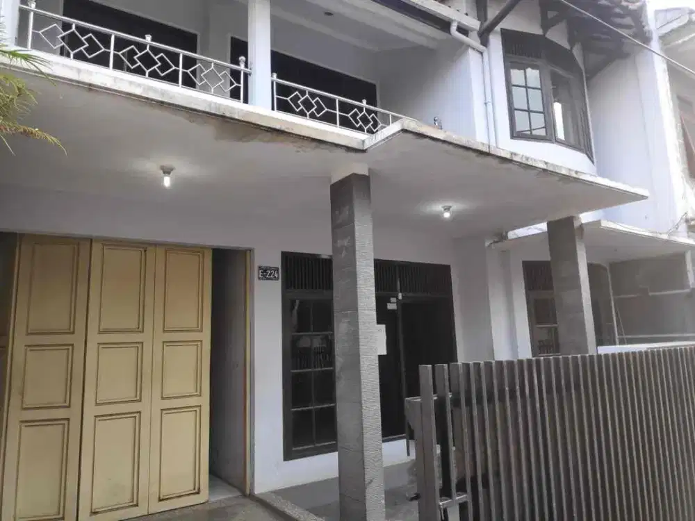 Sewa TKI 1

Lt:  110 m2
Lb:  200m2
Kt:6
Km:2
Listrik 2200 watt
Jet pump
Carport 1

LN /YL