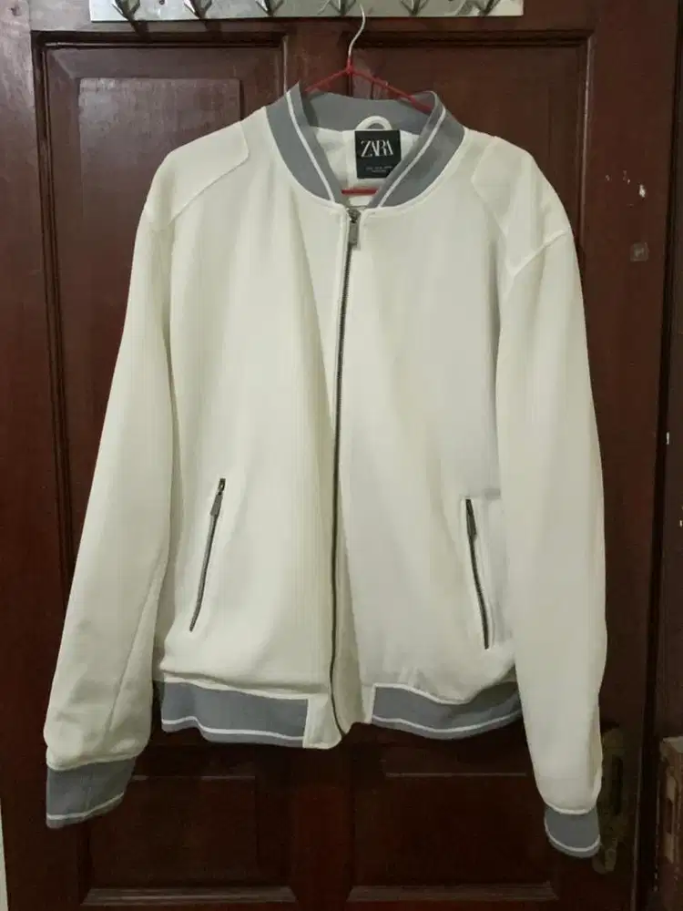 Dijual Bomber zara putih