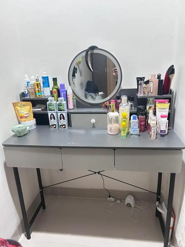 Meja Rias Minimalis Aesthetic - Desain Modern