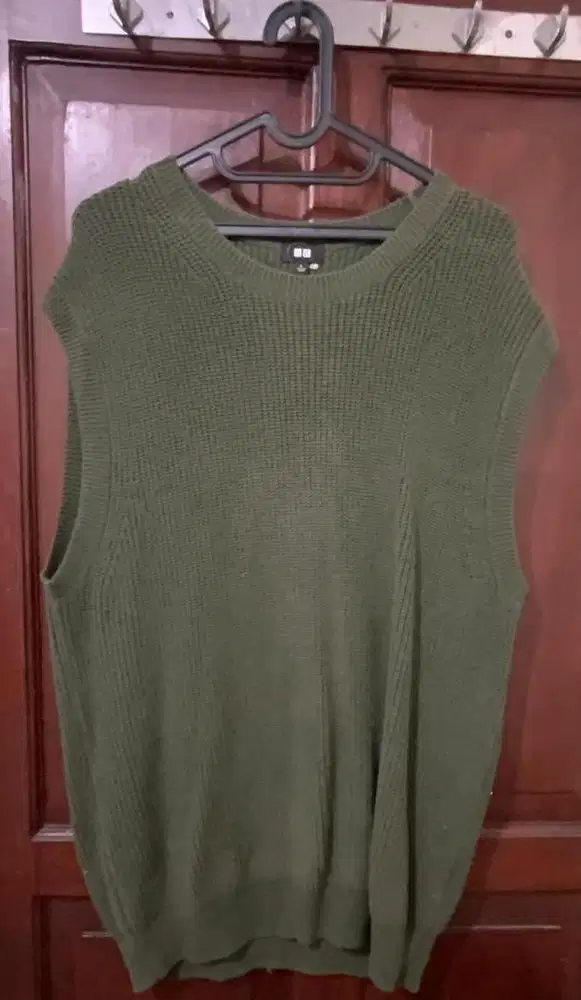 vest uniqlo hijau
