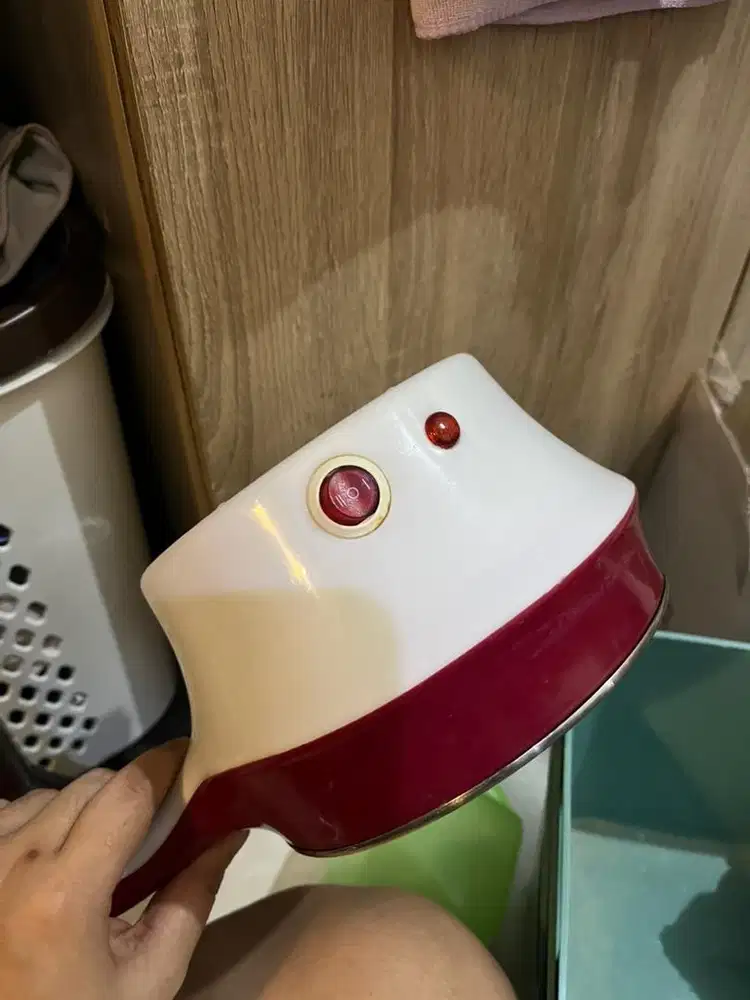 Panci listrik merah