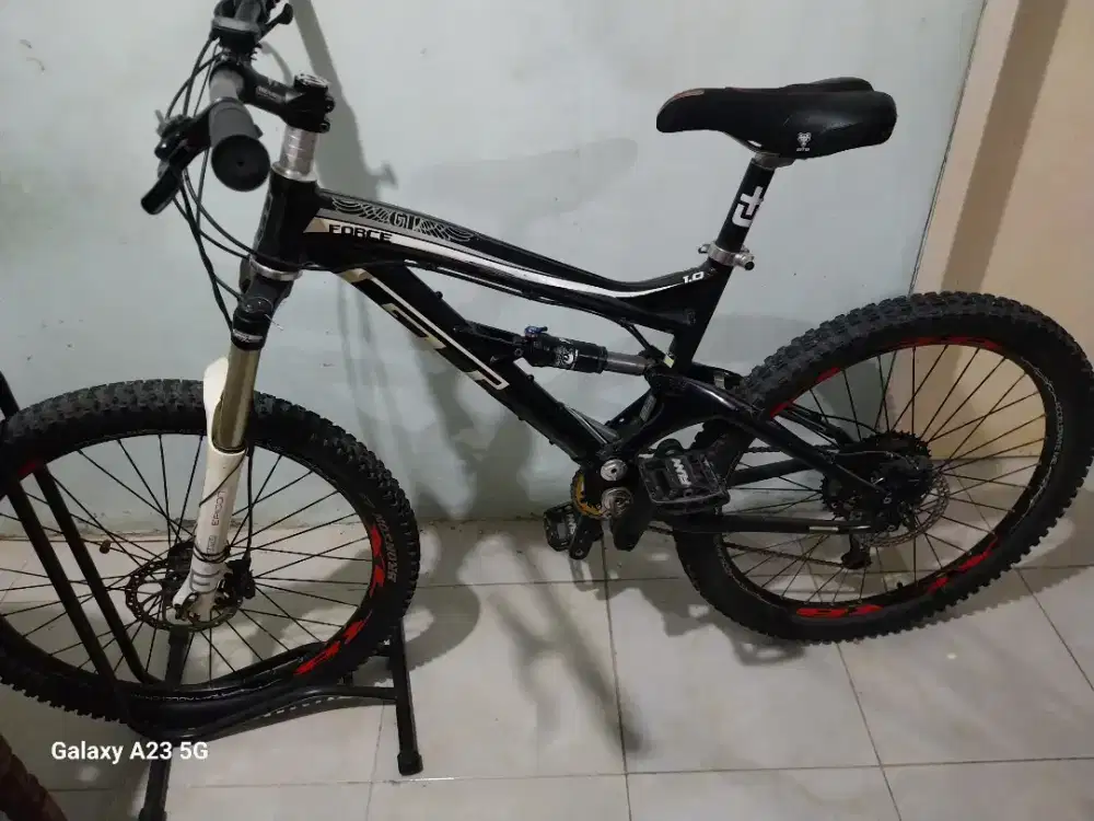 Sepeda mtb merk GT