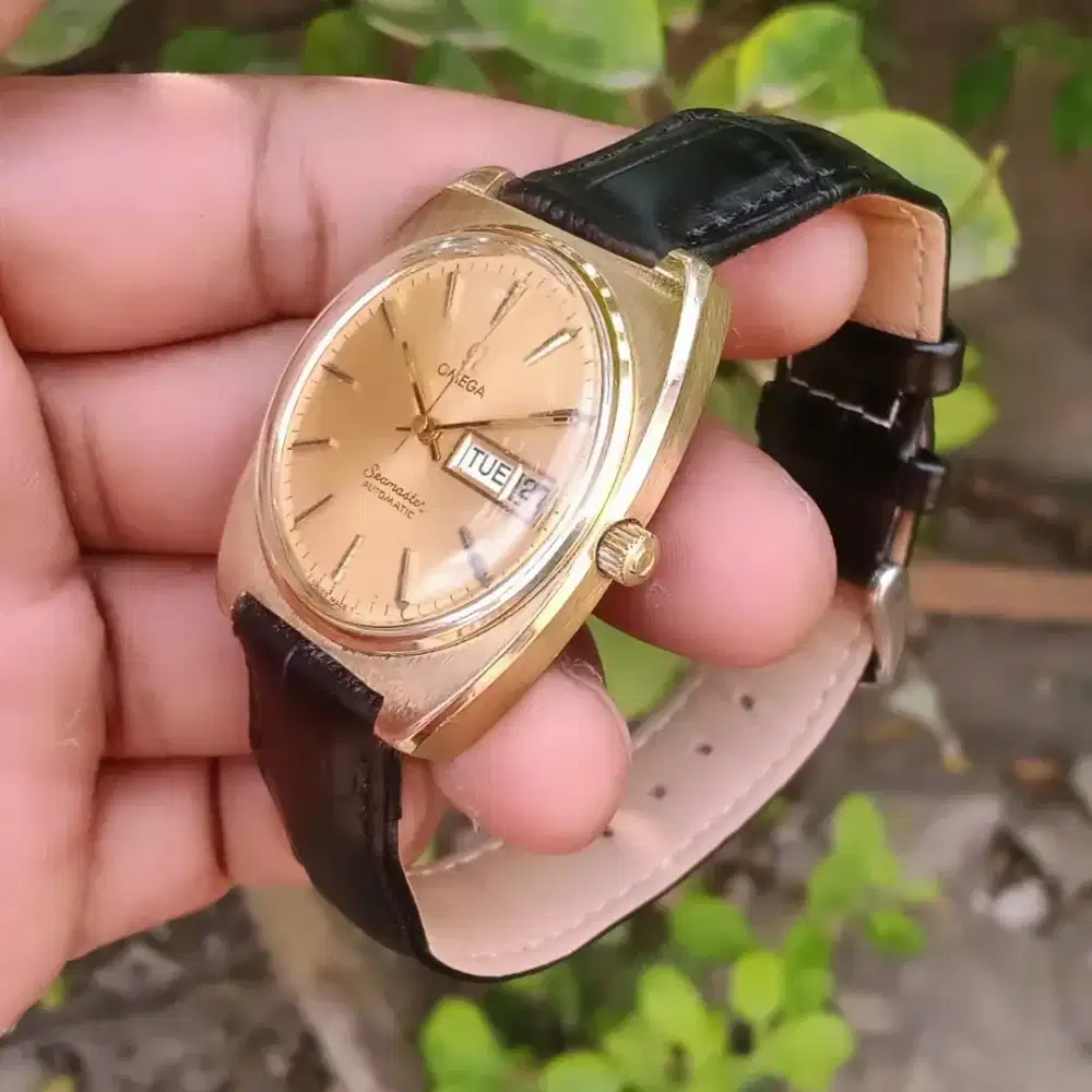Jam omega vintage gold mewah