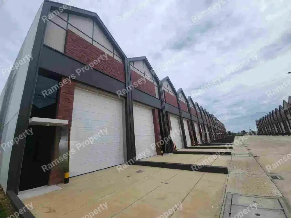 DISEWAKAN GUDANG BERSIH COCOK UNTUK TARUH BARANG KOMPLEK, KEAMANAN 24 JAM, DENGAN DENGAT PINTU TOL GATE 2, PIK 2.